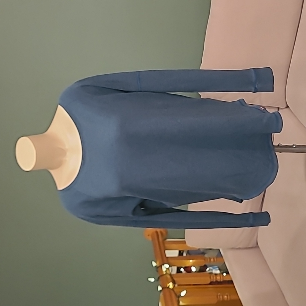 Under Armour Women's thermal long sleeve. Dark blue-green